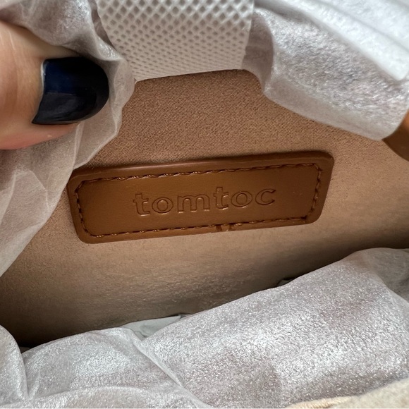 Tomtoc Versatile Switch Daily Crossbody Bag in Orange - Picture 5 of 7